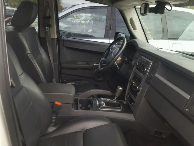 1J8HG48N98C172259 - 2008 JEEP COMMANDER WHITE photo 5