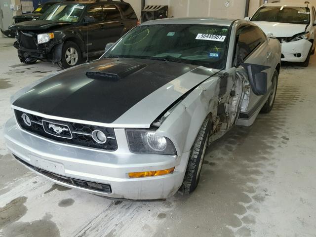 1ZVHT80N395141338 - 2009 FORD MUSTANG SILVER photo 2