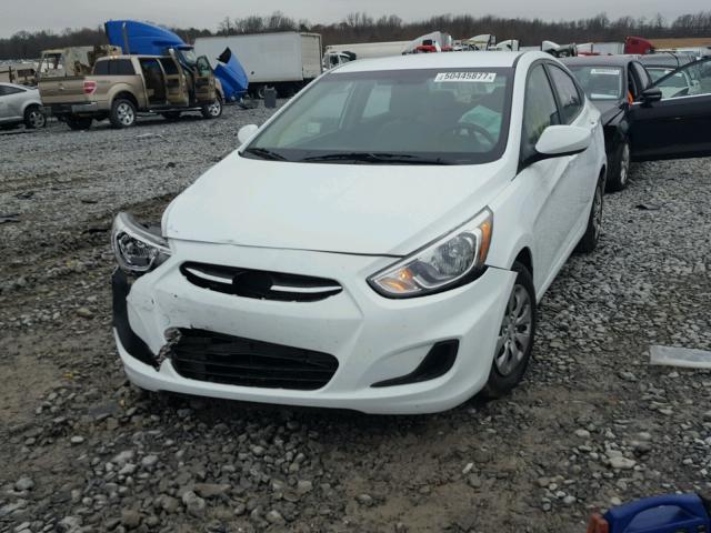 KMHCT4AE7GU136596 - 2016 HYUNDAI ACCENT SE WHITE photo 2