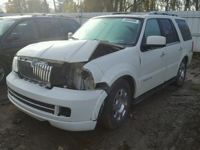 5LMFU28596LJ07039 - 2006 LINCOLN NAVIGATOR Ақ фото 2