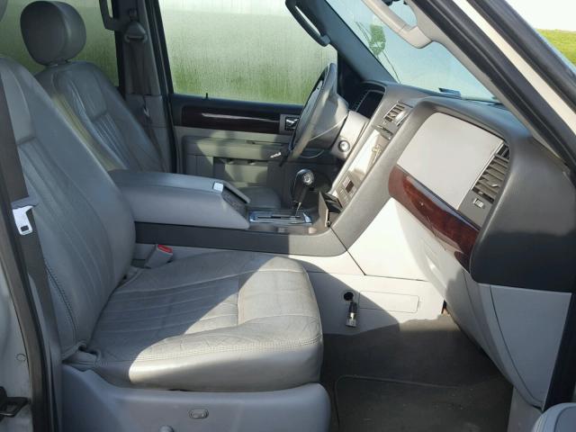 5LMFU28596LJ07039 - 2006 LINCOLN NAVIGATOR Ақ фото 5
