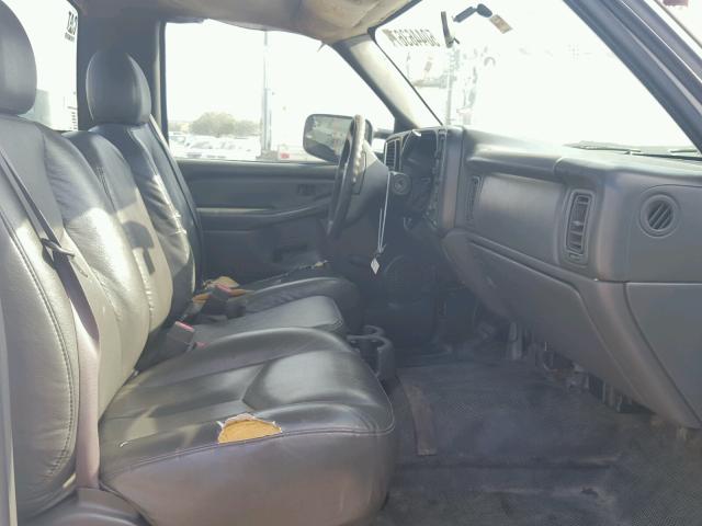 1GBHC24U16E255825 - 2006 CHEVROLET SILVERADO WHITE photo 5