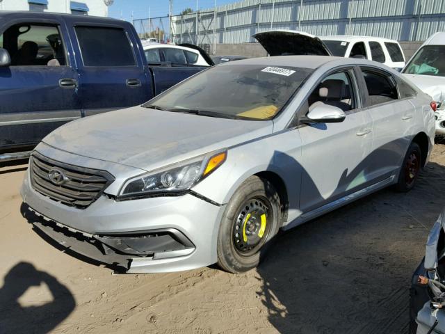 5NPE34AF4FH220423 - 2015 HYUNDAI SONATA SPO SILVER photo 2