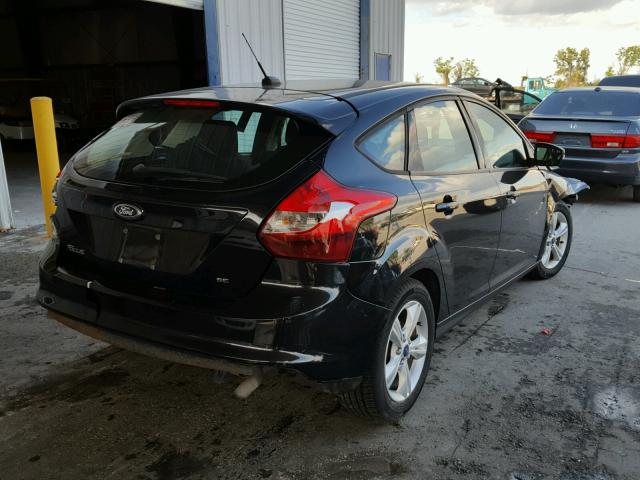 1FADP3K2XEL205446 - 2014 FORD FOCUS SE BLACK photo 4