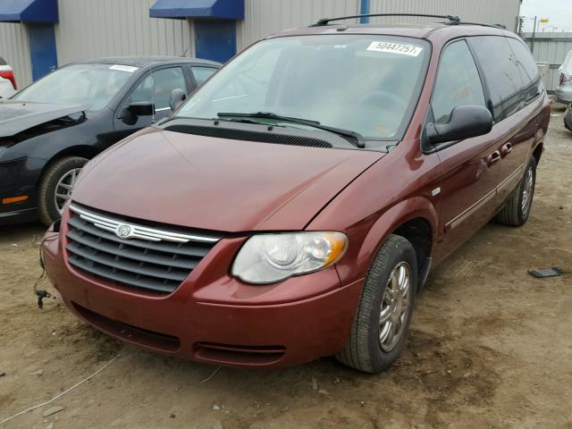 2A4GP54L87R152405 - 2007 CHRYSLER TOWN & COU MAROON photo 2