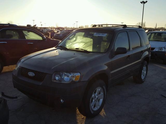 1FMCU93106KB67705 - 2006 FORD ESCAPE XLT GRAY photo 2