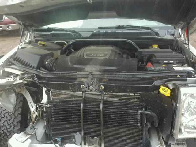 1J8HG68257C683743 - 2007 JEEP COMMANDER SILVER photo 7