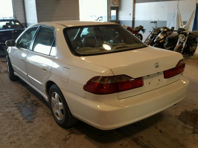 1HGCG1650WA014583 - 1998 HONDA ACCORD EX WHITE photo 3