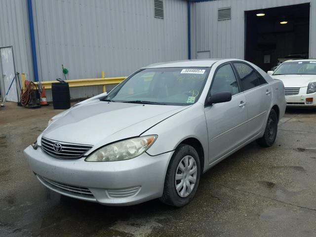 4T1BE32K05U941597 - 2005 TOYOTA CAMRY LE SILVER photo 2