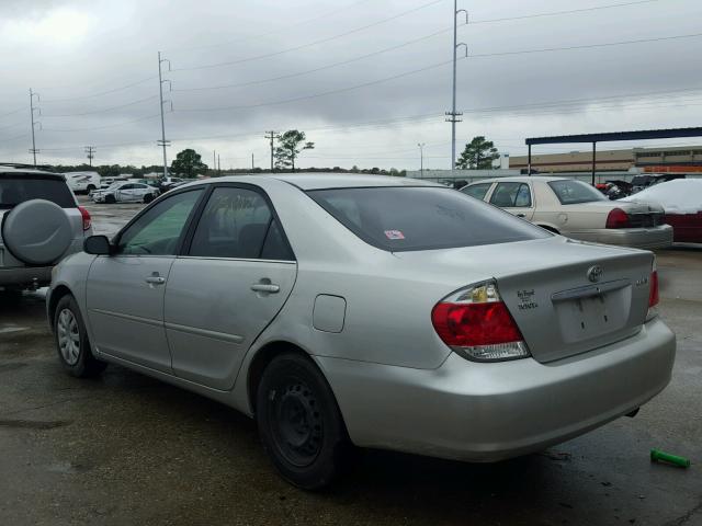 4T1BE32K05U941597 - 2005 TOYOTA CAMRY LE ვერცხლისფერი ფოტო 3