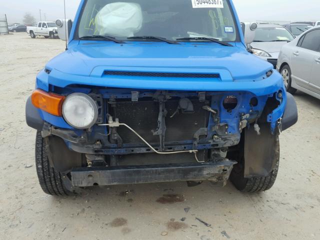 JTEZU11F270012029 - 2007 TOYOTA FJ CRUISER BLUE photo 9