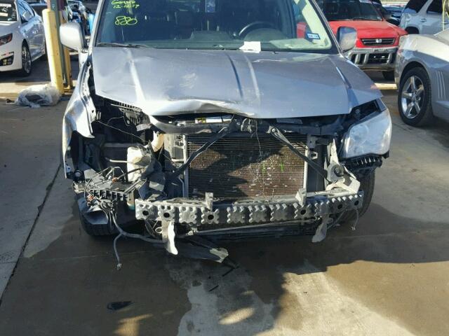 2C4RC1BG9DR696397 - 2013 CHRYSLER TOWN & COU SILVER photo 9