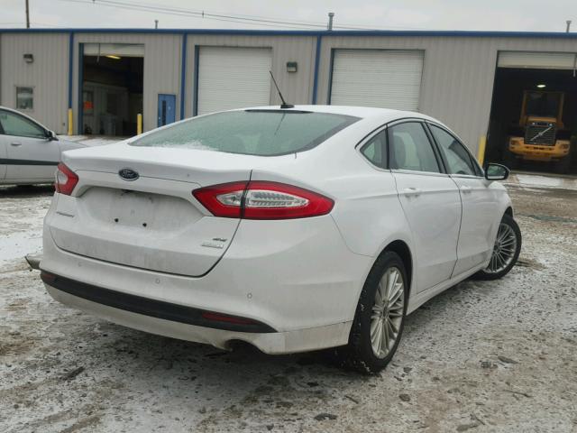 3FA6P0HD0GR372760 - 2016 FORD FUSION SE WHITE photo 4