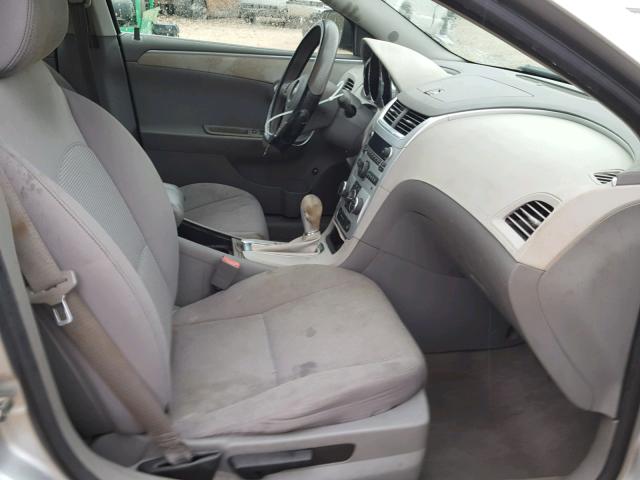 1G1ZB5EB9A4116986 - 2010 CHEVROLET MALIBU LS Gümüş foto 5