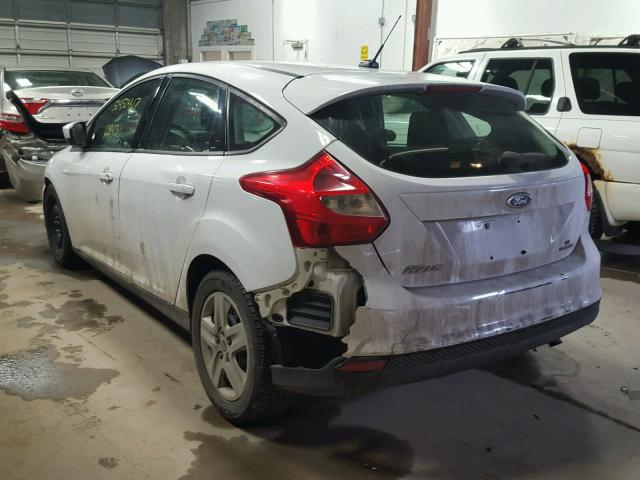 1FAHP3K26CL382719 - 2012 FORD FOCUS SE WHITE photo 3