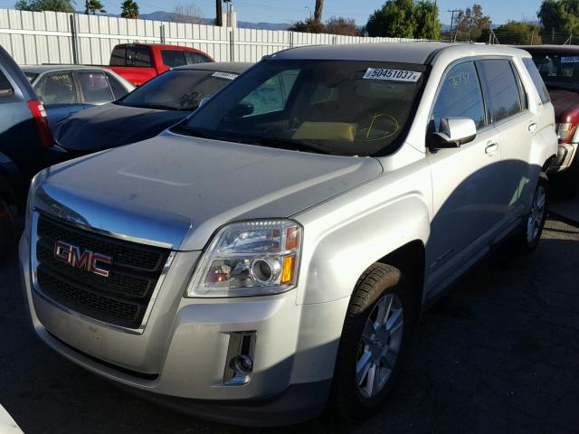 2GKALMEK2C6384750 - 2012 GMC TERRAIN SL SILVER photo 2