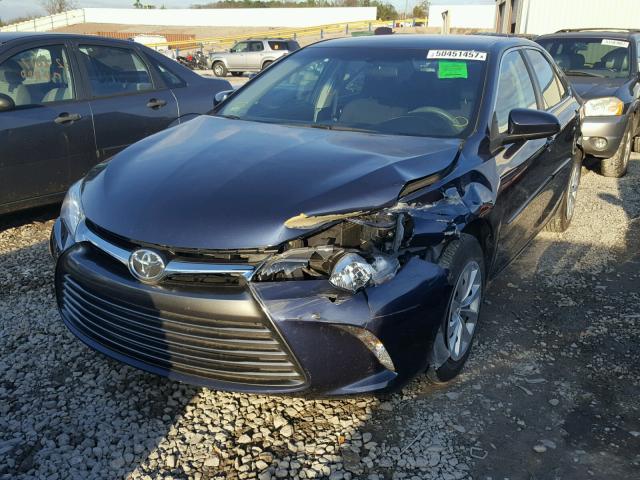 4T1BF1FK3GU537983 - 2016 TOYOTA CAMRY LE ლურჯი ფოტო 2