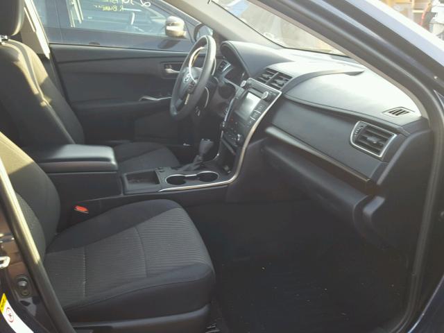 4T1BF1FK3GU537983 - 2016 TOYOTA CAMRY LE ლურჯი ფოტო 5