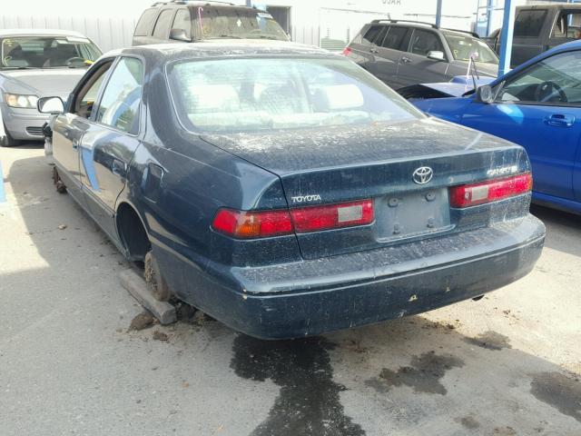 JT2BG22KXW0207687 - 1998 TOYOTA CAMRY CE GREEN photo 3