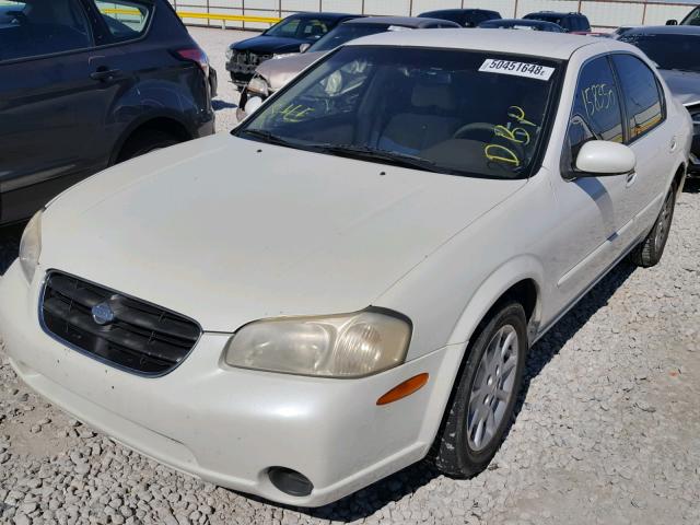 JN1CA31D11T818966 - 2001 NISSAN MAXIMA GXE WHITE photo 2