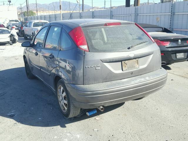 3FAFP37N45R138985 - 2005 FORD FOCUS ZX5 GRAY photo 3