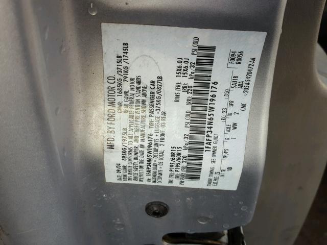 1FAFP34N65W196176 - 2005 FORD FOCUS ZX4 SILVER photo 10