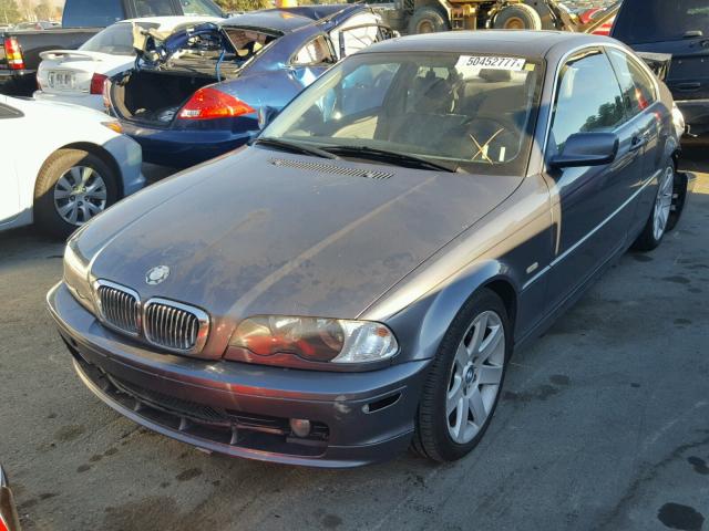 WBABN33482PG56905 - 2002 BMW 325 CI GRAY photo 2