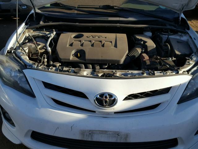 2T1BU4EE5BC605052 - 2011 TOYOTA COROLLA BA WHITE photo 7