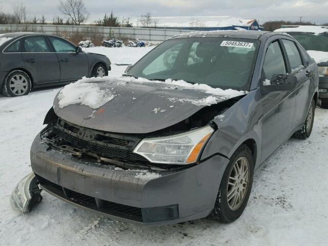 1FAHP3FN2BW190957 - 2011 FORD FOCUS SE GRAY photo 2