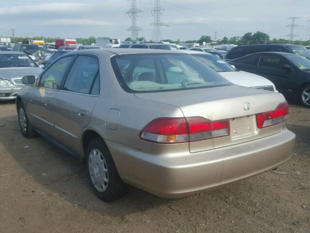 1HGCG56401A034050 - 2001 HONDA ACCORD LX TAN photo 3