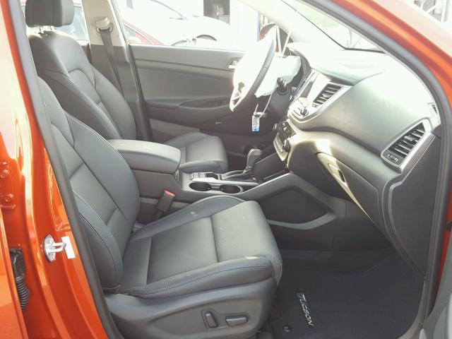 KM8J33A26HU521995 - 2017 HYUNDAI TUCSON LIM ORANGE photo 5