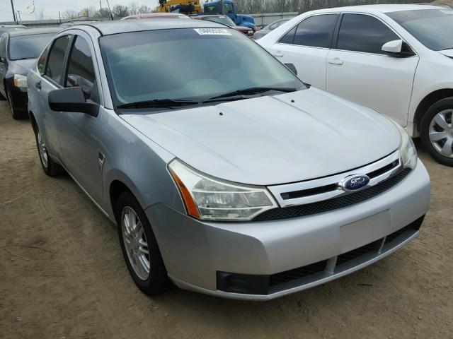 1FAHP35N28W122099 - 2008 FORD FOCUS SE SILVER photo 1