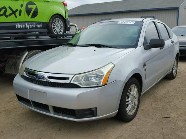 1FAHP35N28W122099 - 2008 FORD FOCUS SE SILVER photo 2