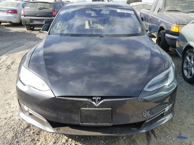 5YJSA1E29GF146060 - 2016 TESLA MODEL S GRAY photo 7