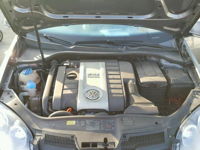 WVWFV71KX6W130832 - 2006 VOLKSWAGEN NEW GTI GRAY photo 7