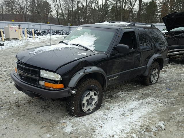 1GNCT18W92K136712 - 2002 CHEVROLET BLAZER BLACK photo 2