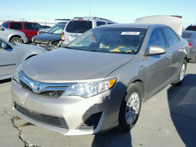 4T1BD1FK8DU070335 - 2013 TOYOTA CAMRY HYBR GRAY photo 2