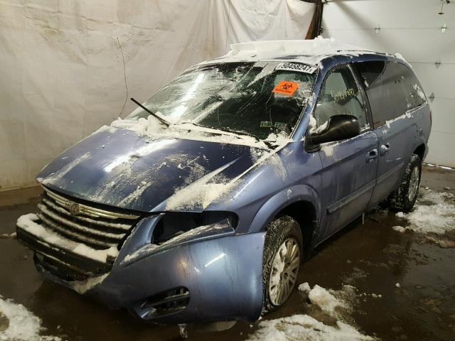 2A4GP44R47R352082 - 2007 CHRYSLER TOWN & COU BLUE photo 2