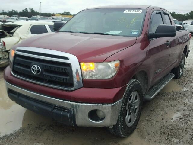 5TFRM5F19AX017672 - 2010 TOYOTA TUNDRA DOU RED photo 2