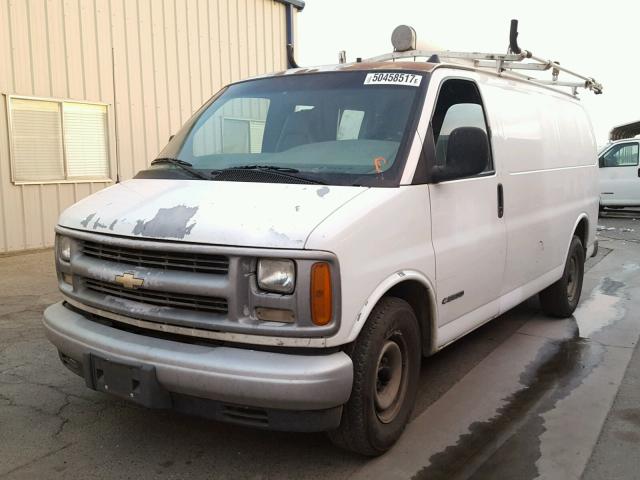 1GCFG25W9Y1210794 - 2000 CHEVROLET EXPRESS G2 WHITE photo 2