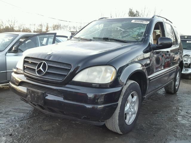 4JGAB54EXYA194491 - 2000 MERCEDES-BENZ ML 320 BLACK photo 2