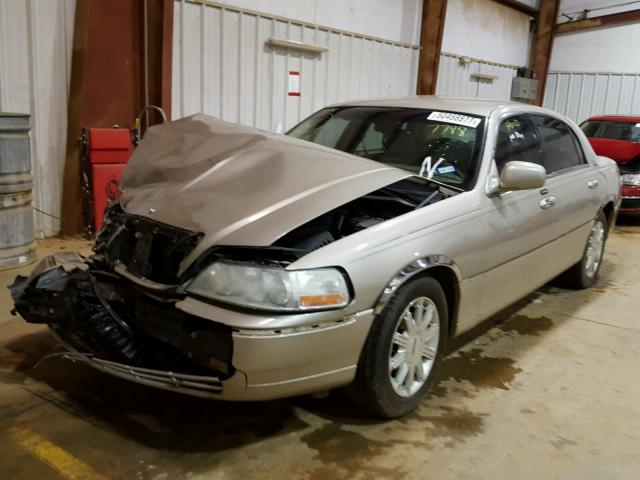 1LNHM81WX5Y617788 - 2005 LINCOLN TOWN CAR S TAN photo 2