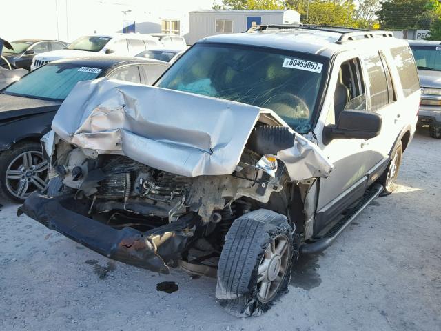 1FMPU15595LA26109 - 2005 FORD EXPEDITION SILVER photo 2