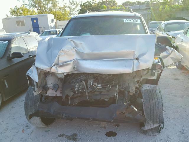 1FMPU15595LA26109 - 2005 FORD EXPEDITION SILVER photo 9