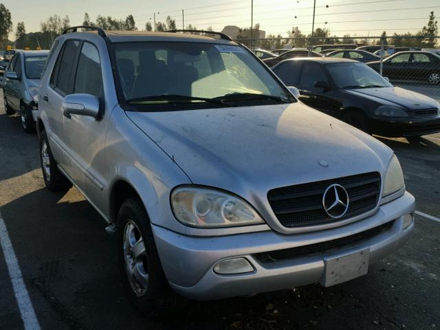 4JGAB54E52A328637 - 2002 MERCEDES-BENZ ML 320 SILVER photo 1