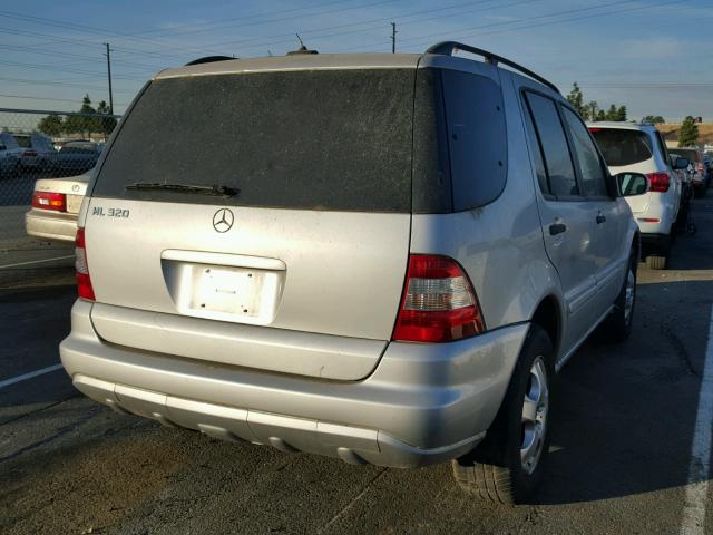 4JGAB54E52A328637 - 2002 MERCEDES-BENZ ML 320 SILVER photo 4