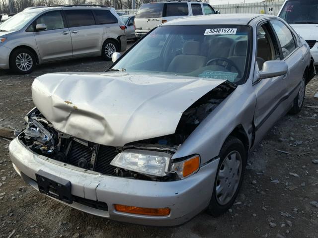 1HGCD563XTA296614 - 1996 HONDA ACCORD LX SILVER photo 2