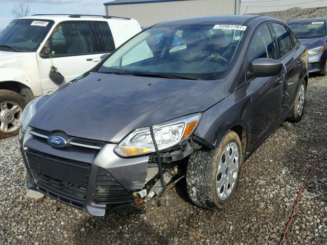 1FAHP3F2XCL146875 - 2012 FORD FOCUS SE GRAY photo 2