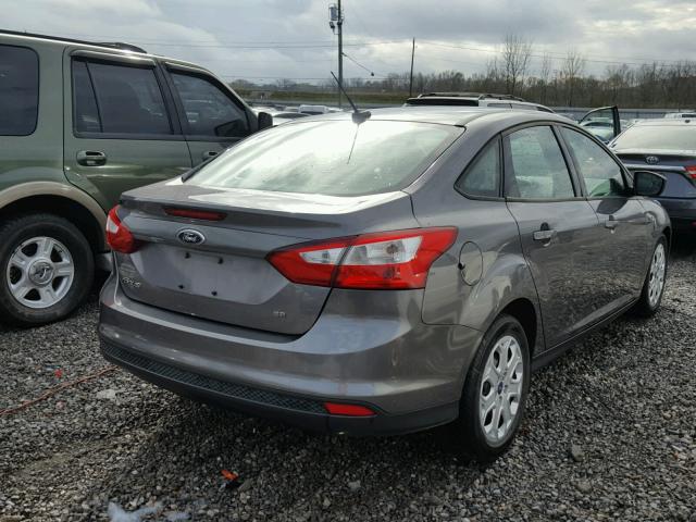 1FAHP3F2XCL146875 - 2012 FORD FOCUS SE GRAY photo 4