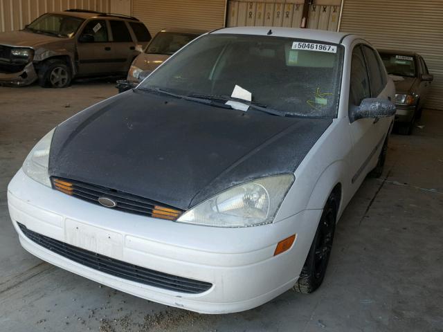 1FAFP33P02W213505 - 2002 FORD FOCUS LX WHITE photo 2